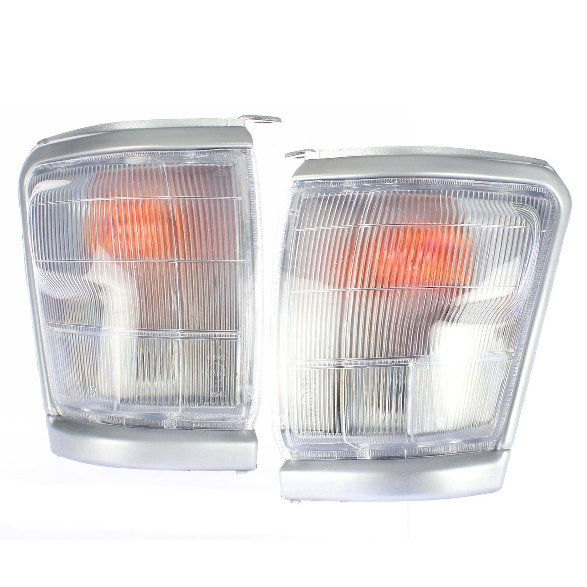 TYC Pair LH+RH Corner Light Lamp Silver 1 socket For Toyota Hilux 97~01 *Emark